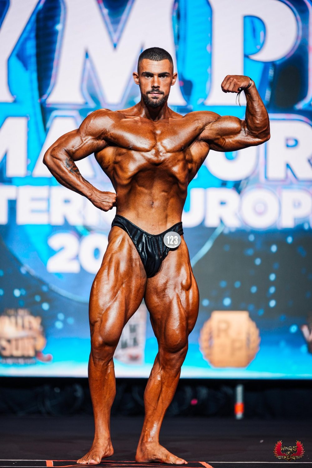 Alex Popa în forma de concurs, pe scena Olympia Amateur Eastern Europe